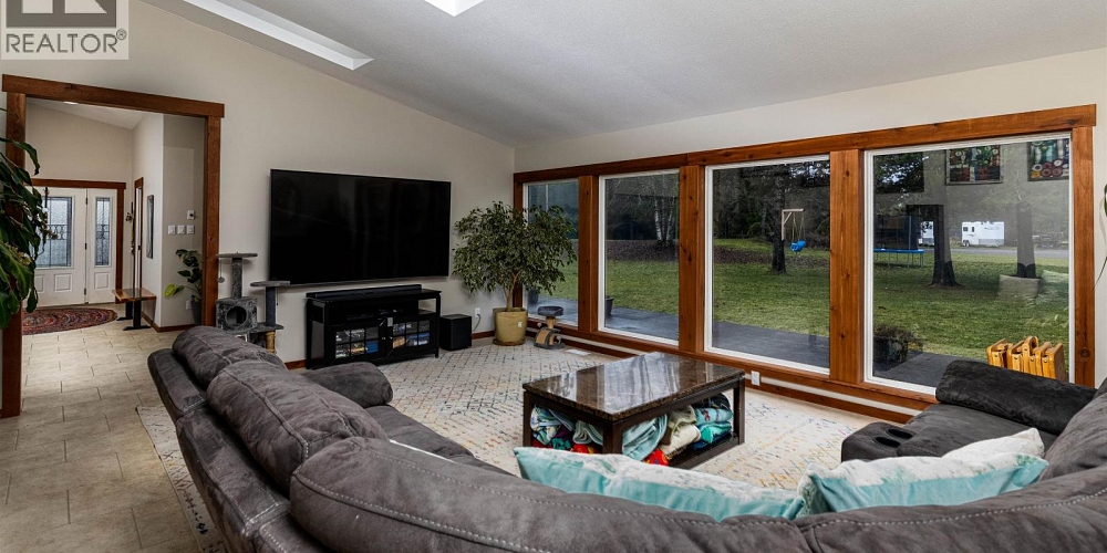 5134 SOUCIE AVENUE Terrace Photo 9 5134 SOUCIE AVENUE Terrace Photo 9